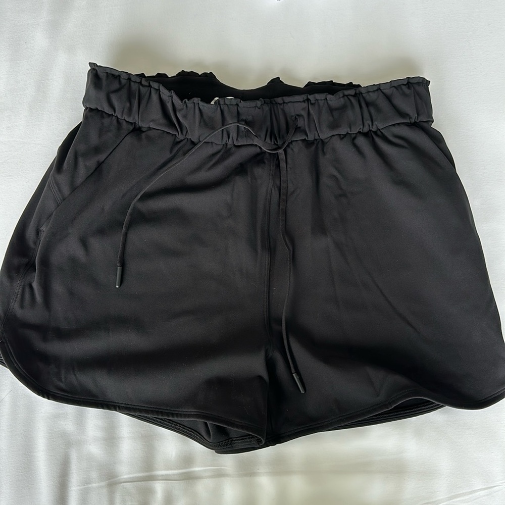 Lululemon stretch hi rise short in black size 10